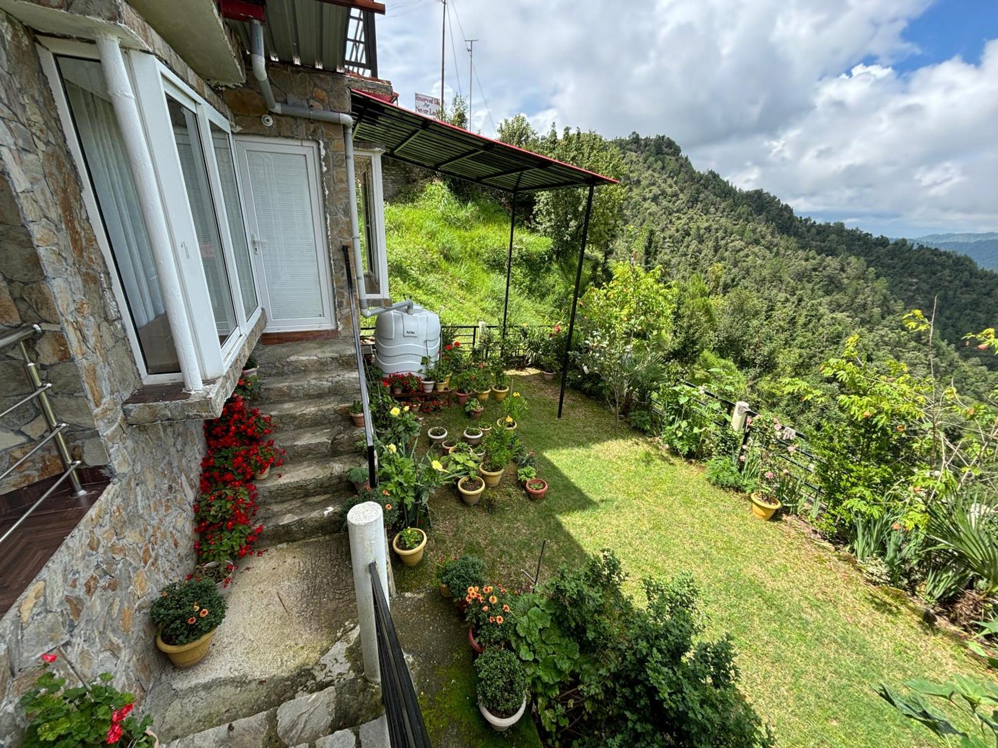 Indus Valley Mukteshwar Villa Buitenkant foto