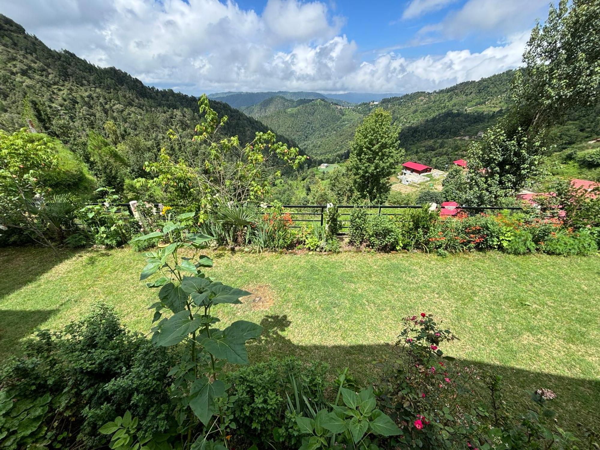 Indus Valley Mukteshwar Villa Buitenkant foto